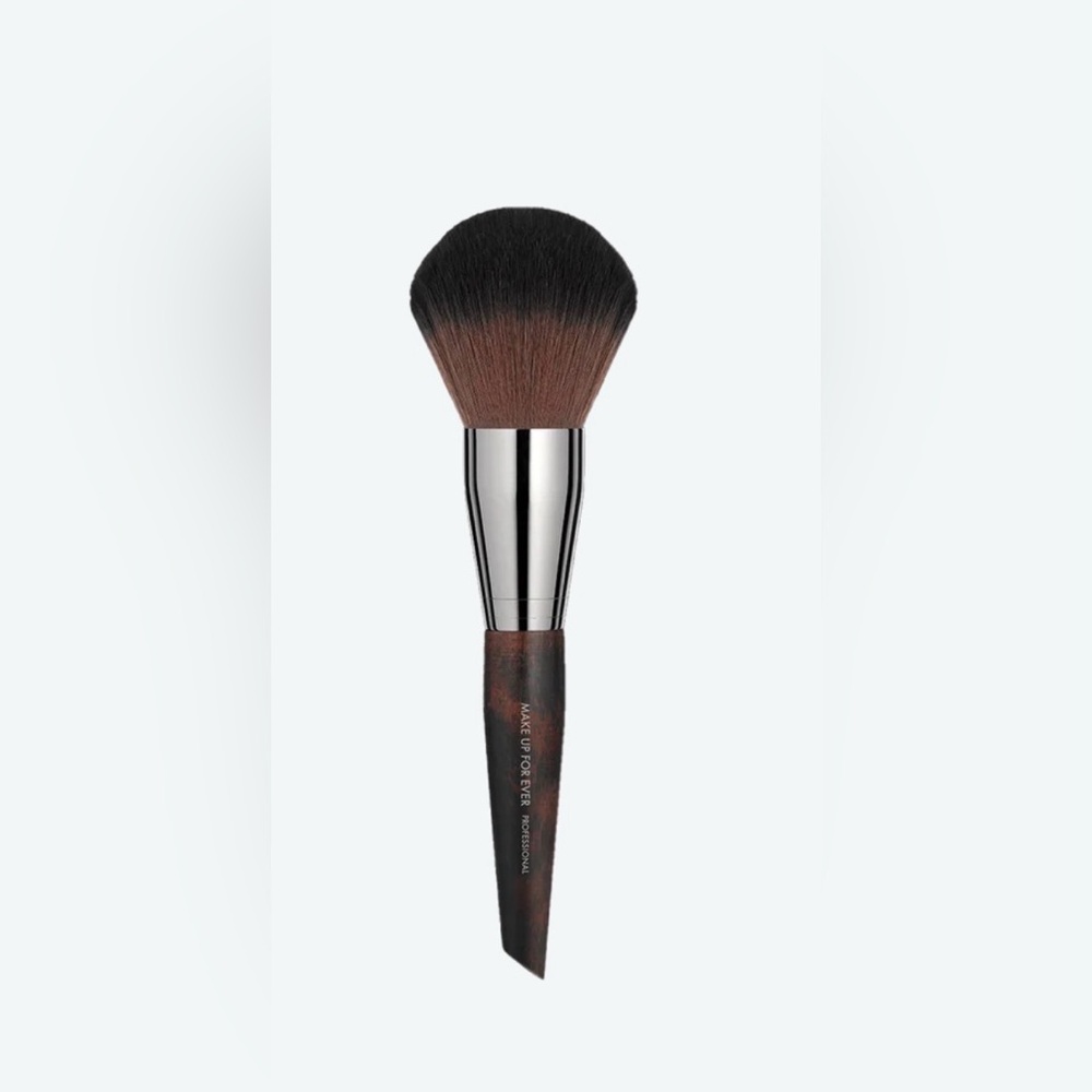 Makeup Forever large 130 powder brush